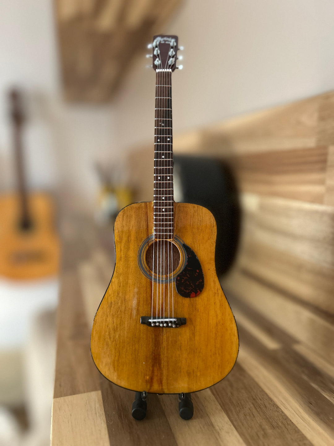 Acoustic Guitar Lamp