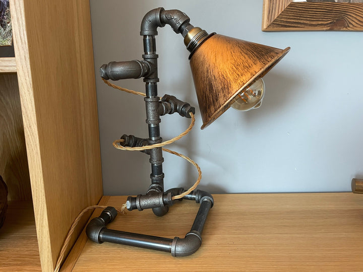 Spiral cord table lamp (gold cable)