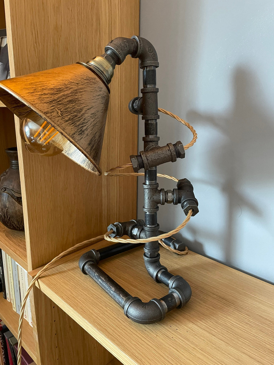 Spiral cord table lamp (gold cable)